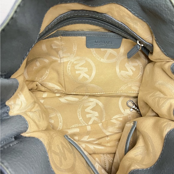 Michael Kors Hamilton Shoulder Bag - Picture 7 of 16